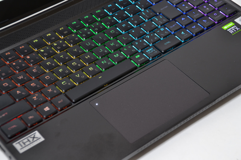 タッチパッドの左上にあるLED部分をダブルタップすると、タッチパッドを無効化できる