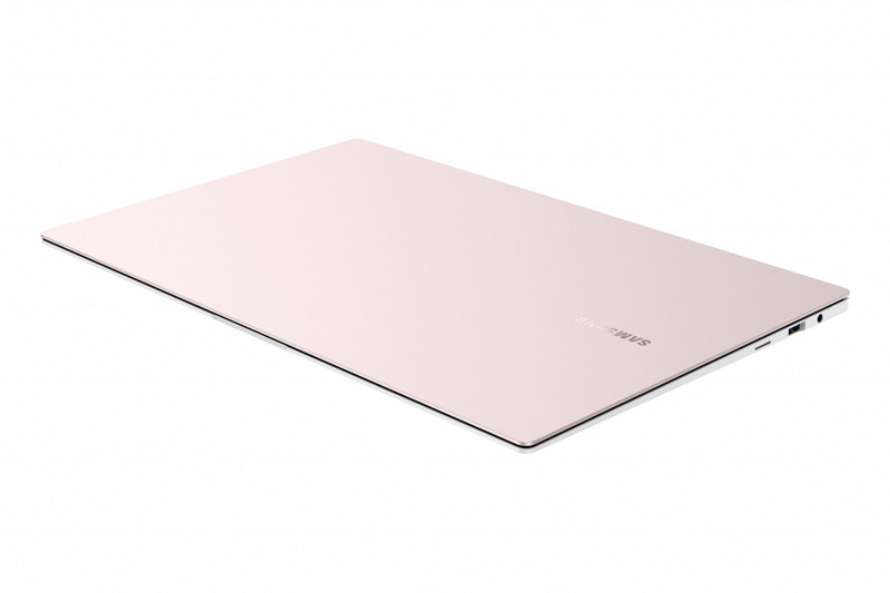 内蔵GPUモデルは高さ11.7mm、重量1.05kg。ディスクリートGPU搭載モデルでも高さは13.3mm、重量1.15kgしかない