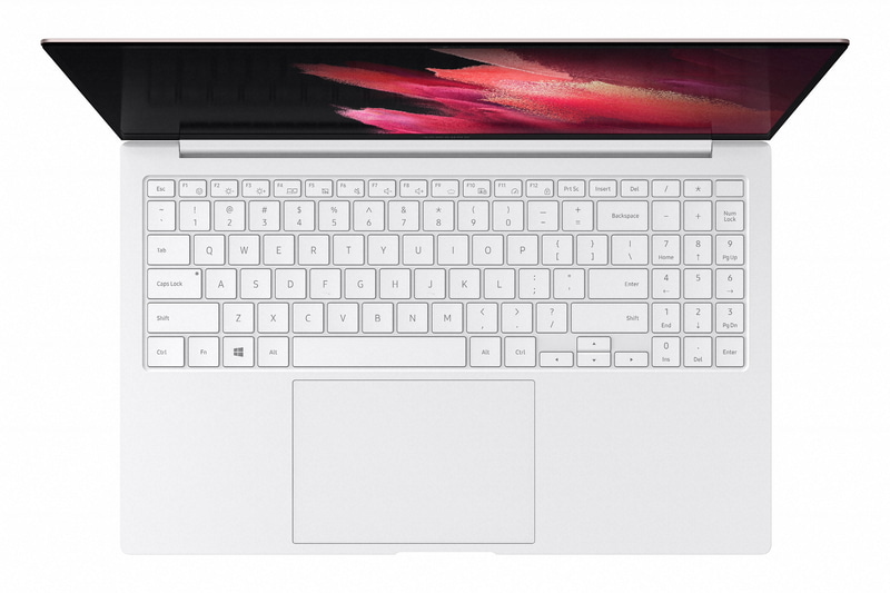 キーボードはPro Keyboardで、テンキーを備える