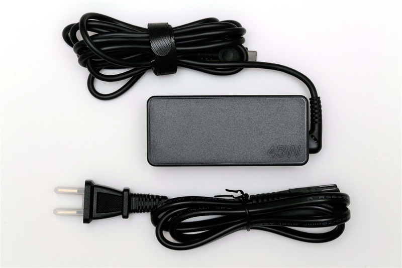 ACアダプタのコード長は実測180cm、電源ケーブルの長さは実測90cm