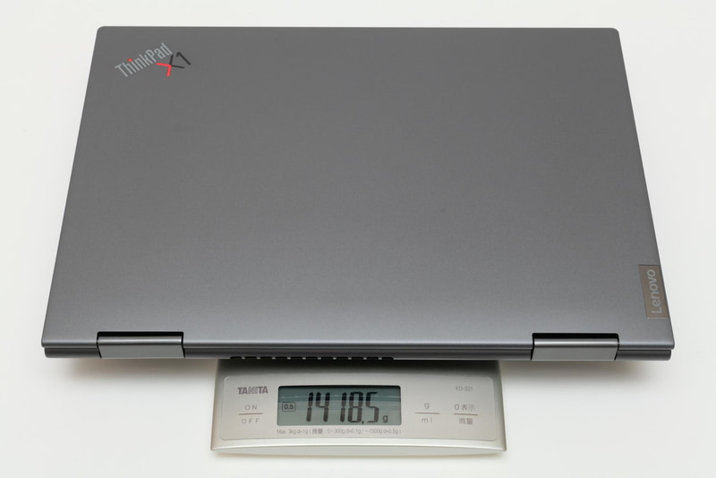 本体の実測重量は1,418.5g。構成によって重量は変わる