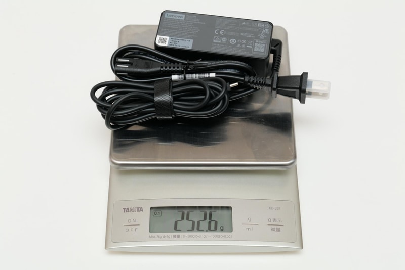 ACアダプタと電源ケーブルの合計重量は実測252.6g