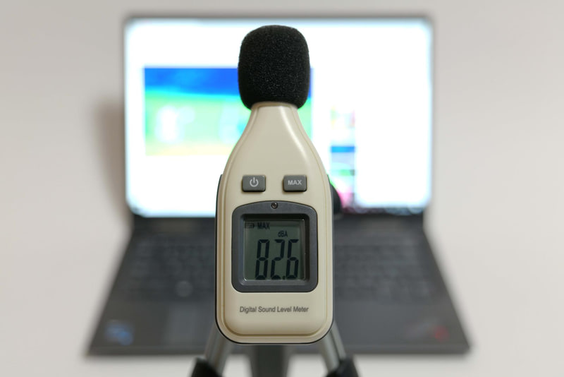 YouTubeで公開されている「前前前世(movie ver.) RADWIMPS MV」を最大ボリュームで再生したさいの音圧レベルは最大82.6dB(50cmの距離で測定)