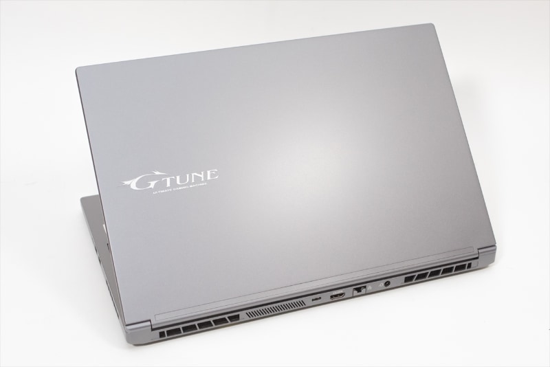 天板は「G-Tune」ロゴのみのシンプルな外観