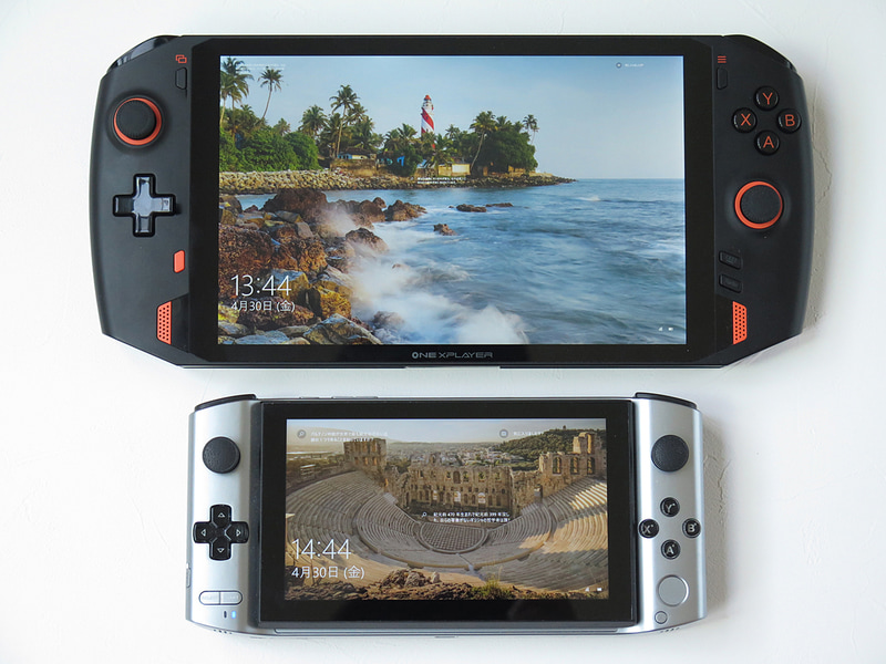GPD WIN 3と大きく異るのがジョイスティックの位置。ボタンの感触は、ONEXPLAYERのほうが据え置き機に近い印象