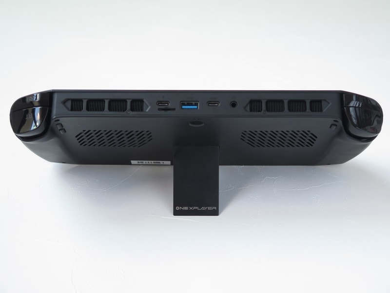 キックスタンドを装備し、自立が可能