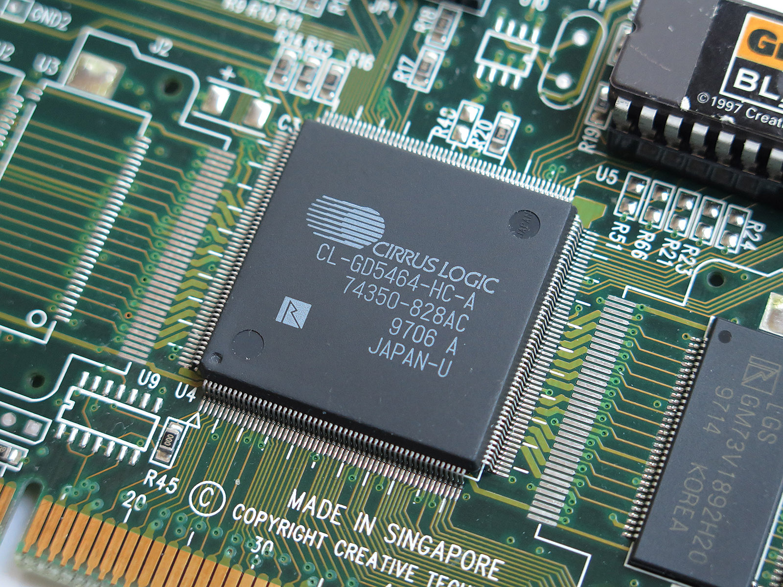 CL-GD5464チップ本体。珍しく日本製となっている