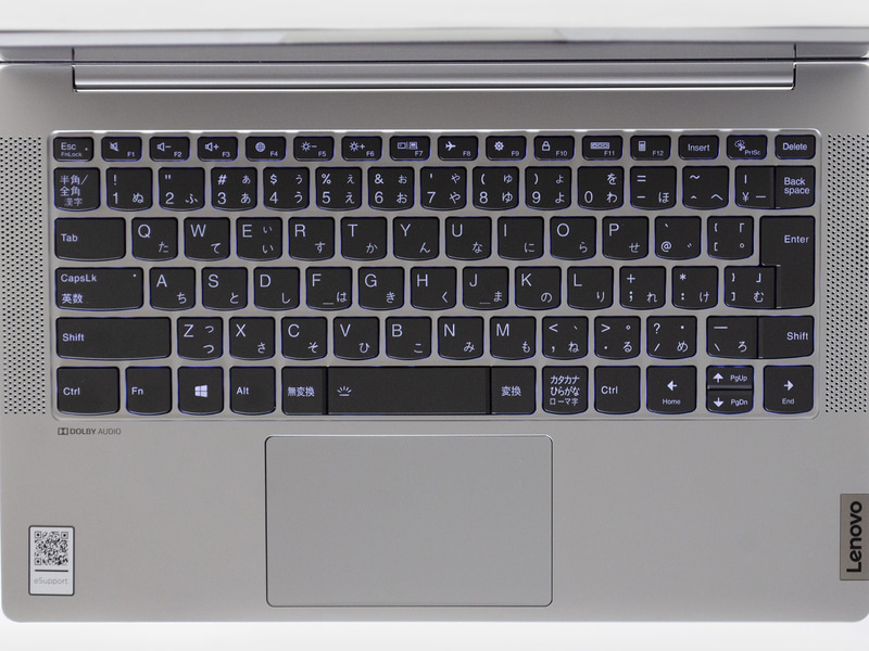 キーボード。OFF+2段階のキーボードバックライト付き日本語配列。タッチパッドは一枚プレート式。両サイドにスピーカー