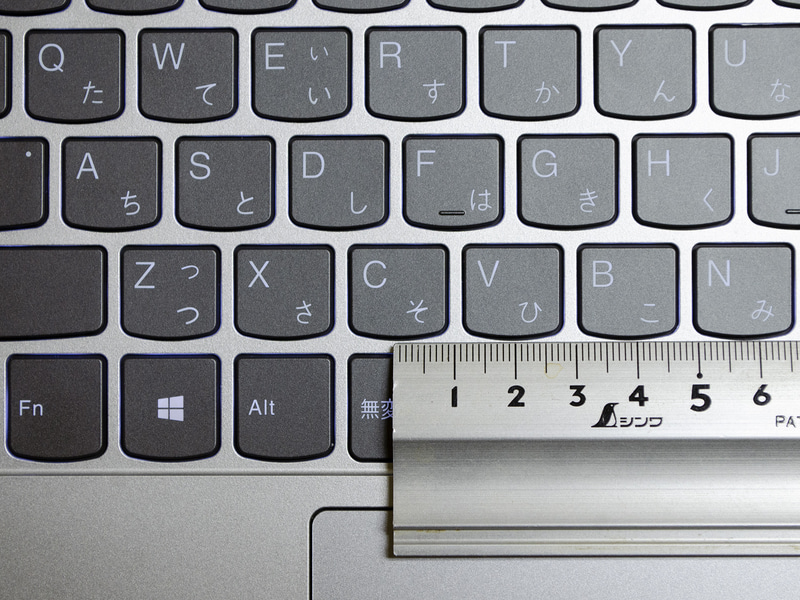 キーピッチは実測で約19mm