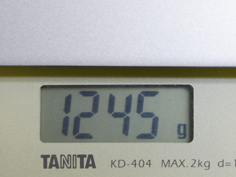 重量は実測で1,245g