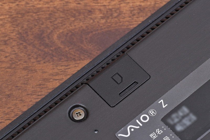 オプションで最新の5G WWANも選択可能