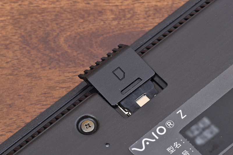 オプションで最新の5G WWANも選択可能