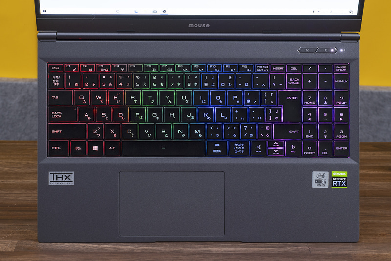 LEDバックライトを内蔵