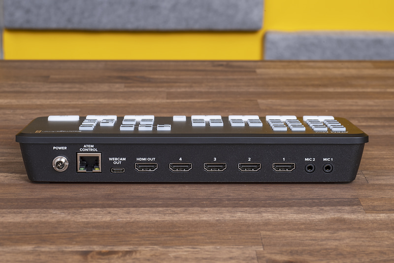 4系統のHDMI入力と1系統の出力を装備