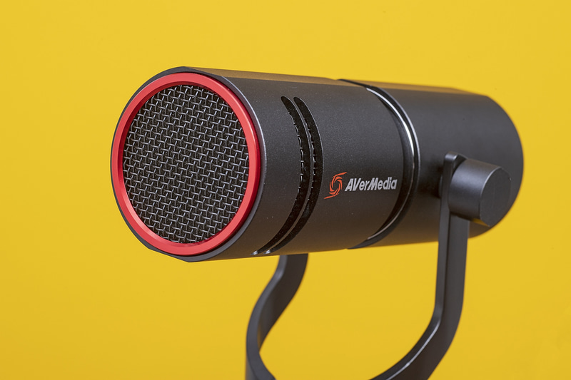 ダイナミックマイク「Live Streamer Mic 330」。前面にマイクポップフィルターも内蔵している