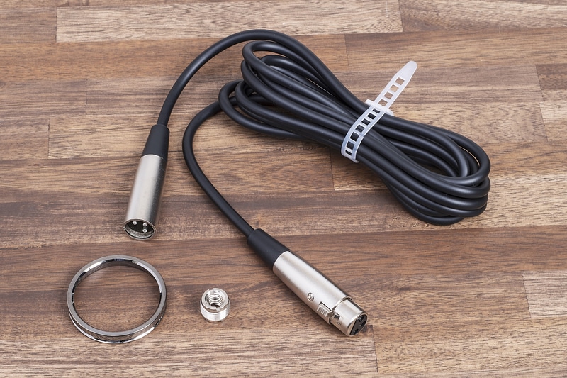 XLRケーブル、交換用カラーリング、5/8インチ-3/8インチ変換ネジが付属