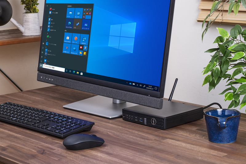 容積約1.2リットルとさらにコンパクトなマイクロシャーシを採用する評価機のOptiPlex 7080 マイクロ。最小重量も1.30kgと軽量で持ち運びも楽にできる。