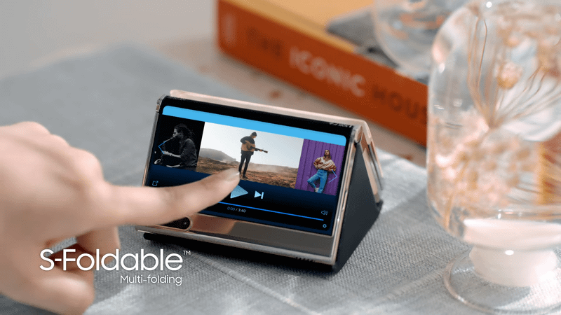 S-Foldableのコンセプト。大画面を折り畳んでコンパクトに持ち運べる