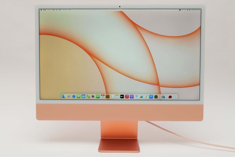 本体前面。ディスプレイは24型(4,480×2,520ドット、218ppi、低反射、500cd/平方m、色域P3、タッチ非対応、スタイラス非対応)