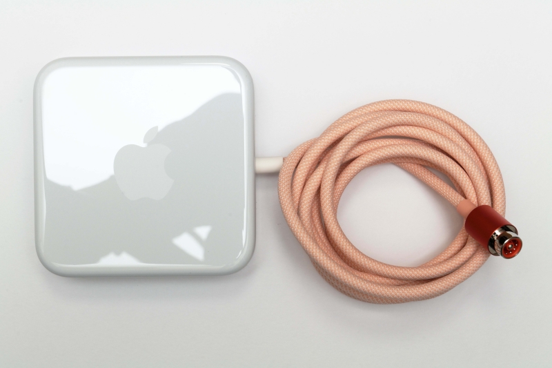 143W電源アダプタのケーブル長は実測200cm