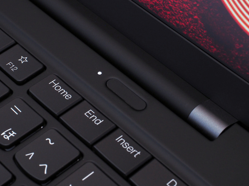 横長形状になった電源ボタンは指紋認証センサーを兼ねている