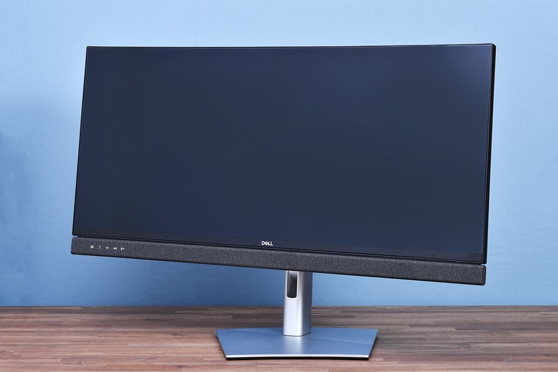 左右に動かせるスイベル機能も備える。それぞれ最大60度