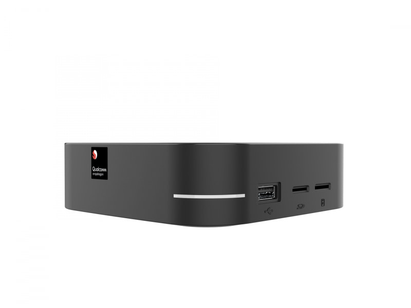 Snapdragon Developer Kitの右側面、USBポート、microSDカードスロットなどがある。詳細はBuild 2021で明らかにされる予定(出典：Qualcomm)