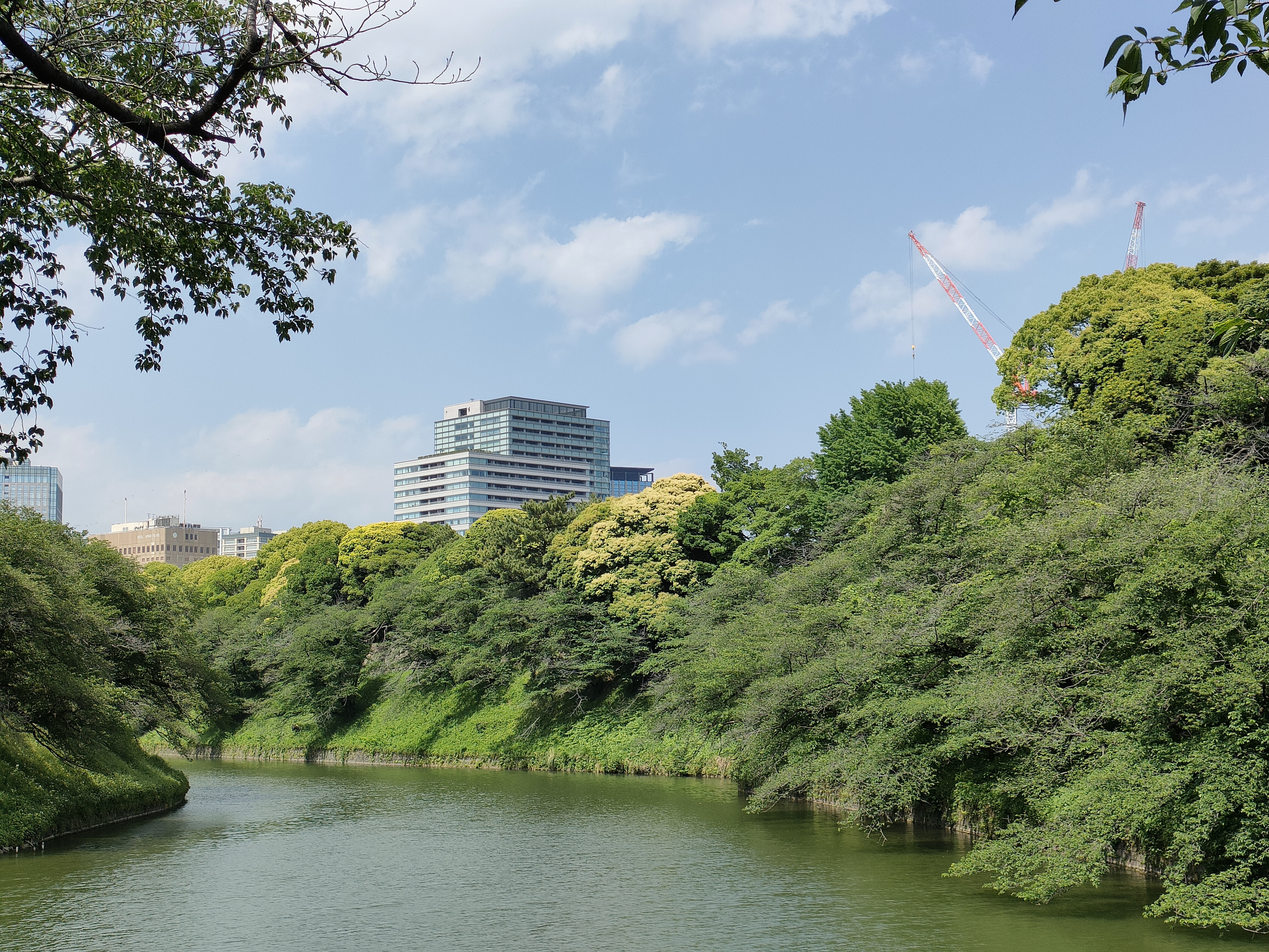 広角レンズで5倍デジタルズーム