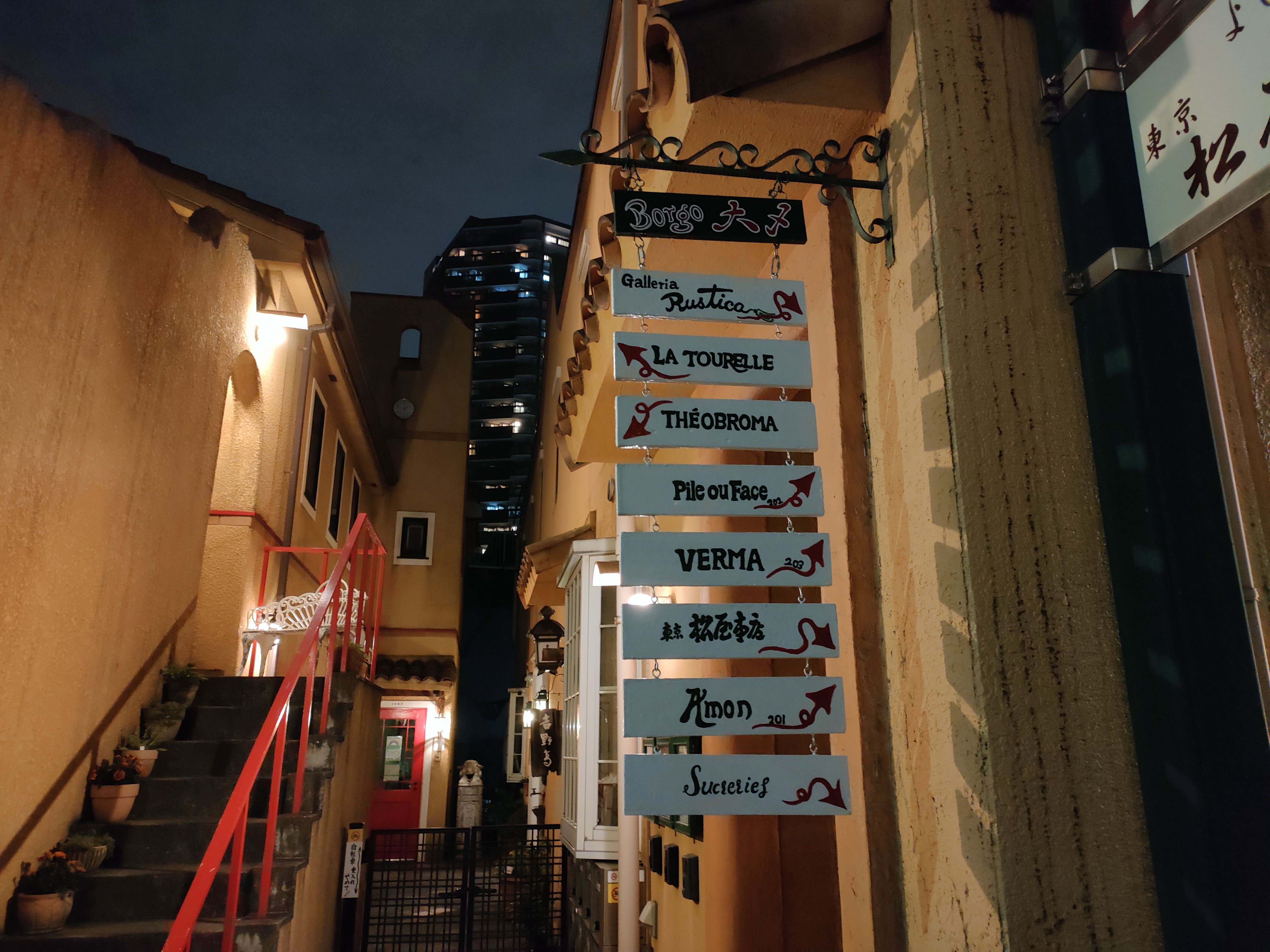 夜景撮影。光源付近から暗い場所までしっかり描写されている