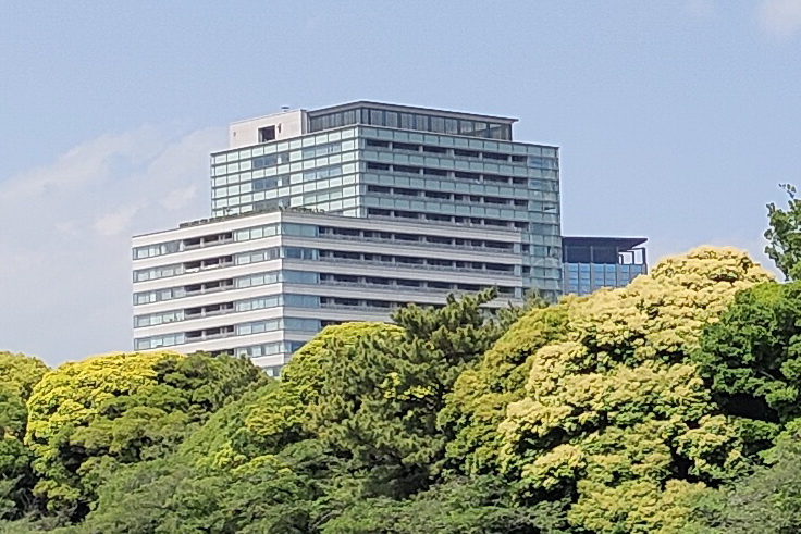 広角レンズで撮影した写真の一部を切り取ったもの