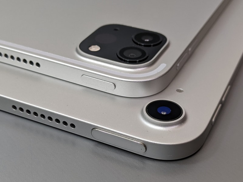 第4世代のiPad Air(下)で採用されたTouch ID内蔵の電源ボタンは本製品(上)は搭載しない