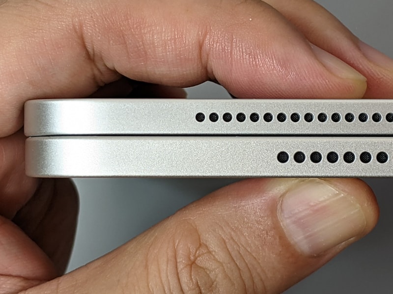 ただし筐体の厚みは異なっており、容易に見分けられる。上が第4世代、下が本製品(第5世代)