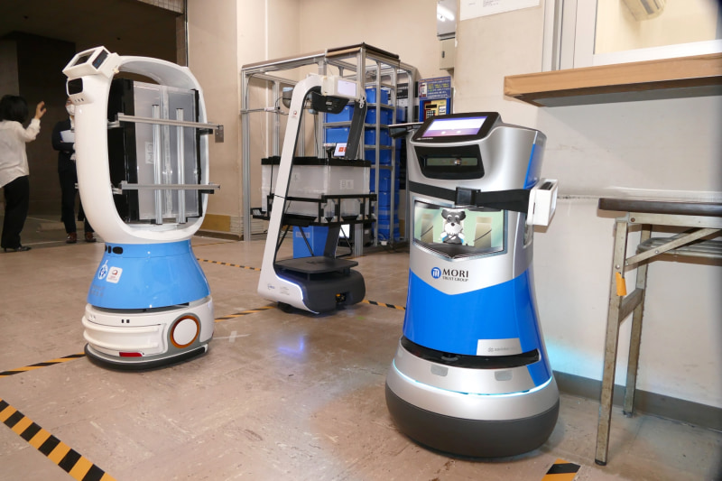 左からKeenon Roboticsの「Peanut」、Pudu Roboticsの「PuduBot」、Saviokeの「Relay」