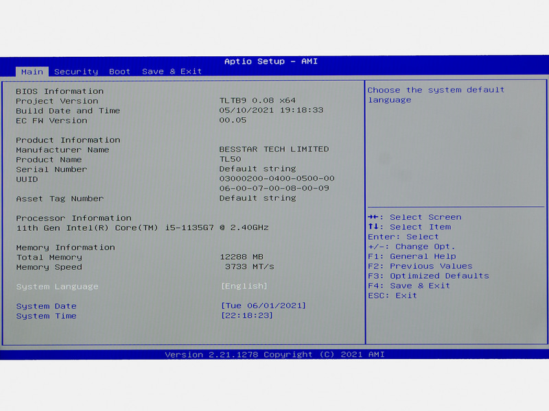BIOS/Main画面。Main、Securty、Boot、Save&Exit……と項目は少なめ