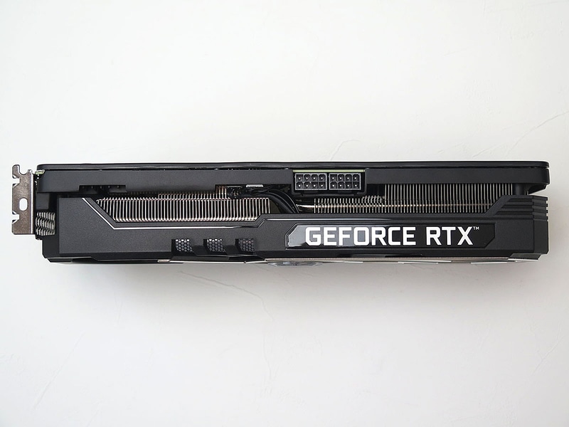 PCI Express補助電源は8ピン×2