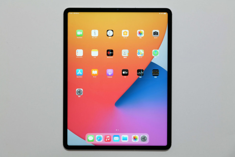 本体前面。画質はともかく見た目はまったく同じ。フットプリントも従来モデルと変わらない