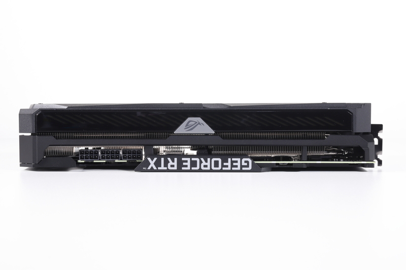 占有スロットは2.9スロット。カード長は318.5mm