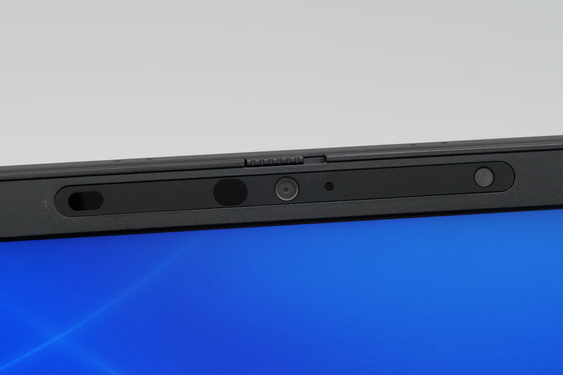 カメラ横には近接センサーを搭載しており、ディスプレイ前の人を検出して自動的にWindowsをロックしたり復帰が可能