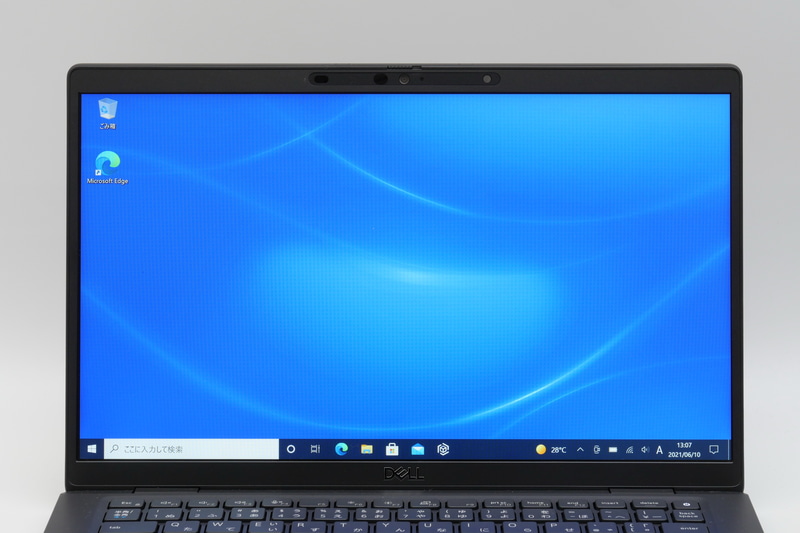 フルHD表示対応の13.3型液晶を搭載。十分な視野角を備えており、視認性は申し分ない
