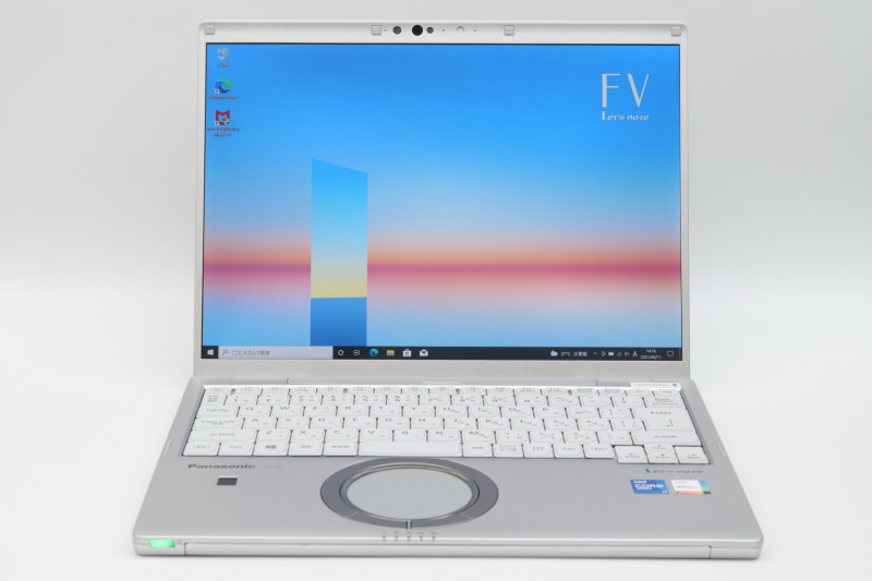 ディスプレイを開いて正面から見た様子。シリーズ初のアスペクト比3:2の14型ディスプレイを採用するとともに、ディスプレイベゼルがかなり狭められている