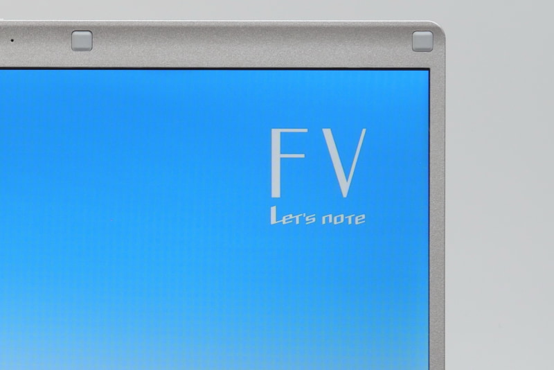 左右ベゼル幅は約5.3mmとシリーズ史上最も狭く、上下のベゼル幅も狭められている