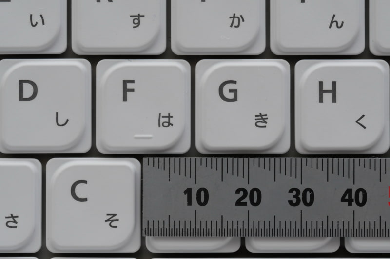 主要キーのキーピッチは、縦横とも約19mmフルピッチを確保。Enter付近までほぼ均一のキーピッチとなっている点も嬉しい