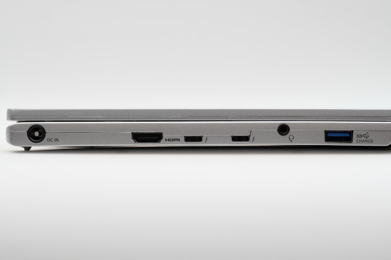 左側面には、電源コネクタ、HDMI、Thunderbolt 4×2、オーディオジャック、USB 3.0×1を配置