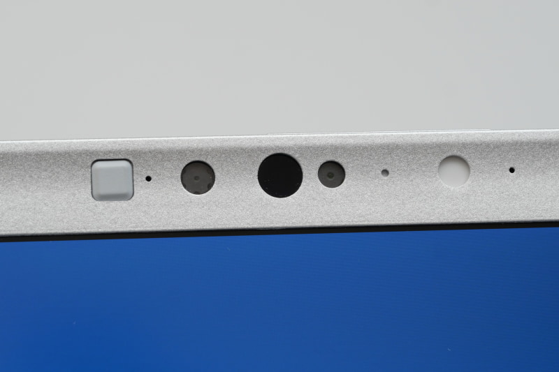 ディスプレイ上部にはWindows Hello対応顔認証カメラを搭載