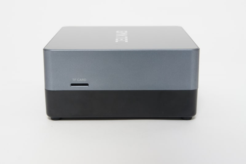 右側面にmicroSDカードスロット