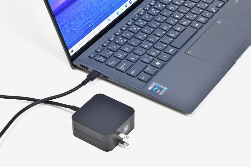 ACアダプタを持ち運べば安心ではあるけれど、できるだけ荷物を減らしたいときもある