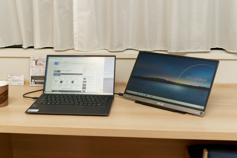 こちらもケーブル1本でUX435EALと接続可能