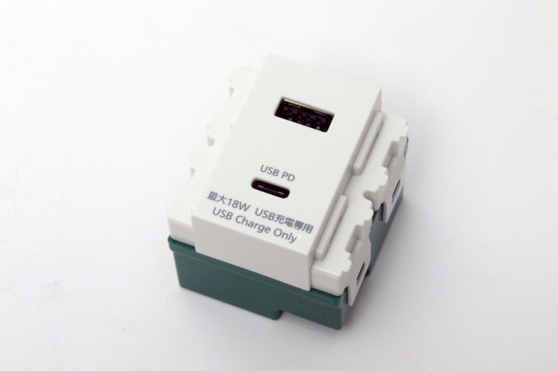 2021年5月に発売された新型のUSB PD対応「埋込USBコンセント」(WN1477)