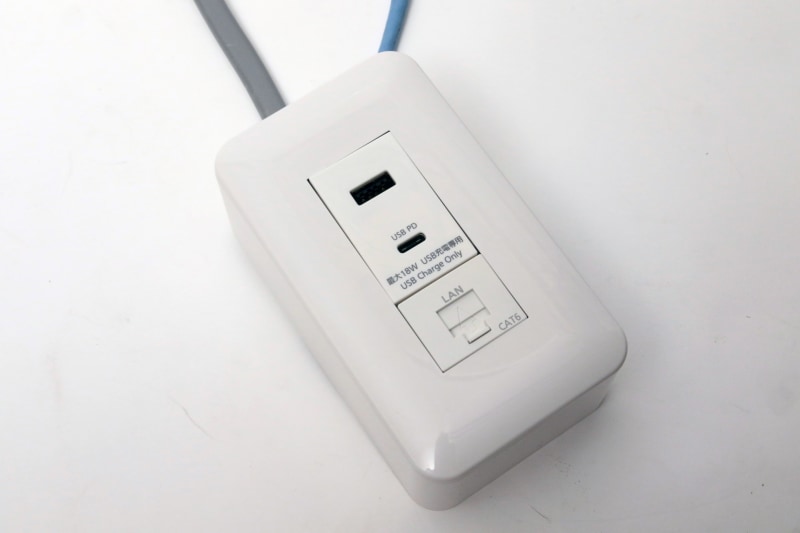 化粧カバーをはめ込んで完成