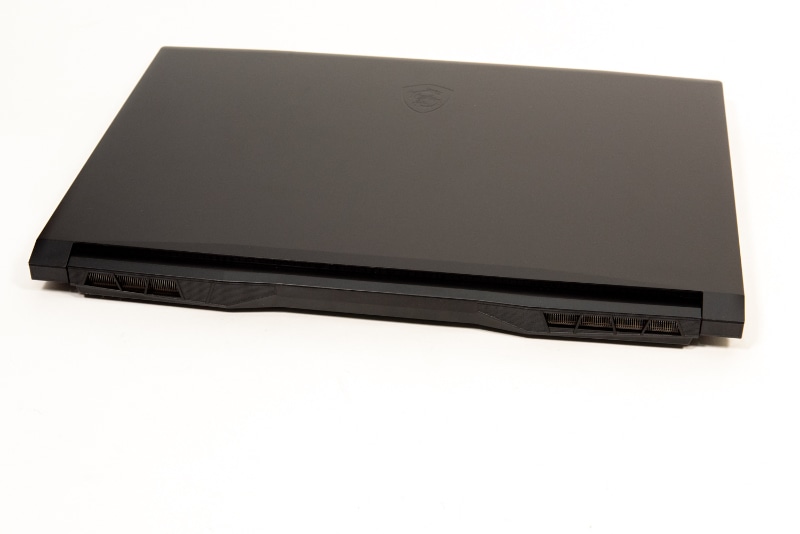 背面には通気口のみで、インターフェイスは用意されていない